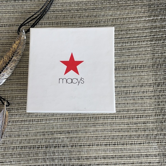 Macy’s necklace - Picture 3 of 4